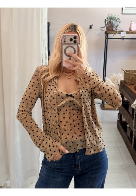 Set cardigan canotta cuoricini cammello