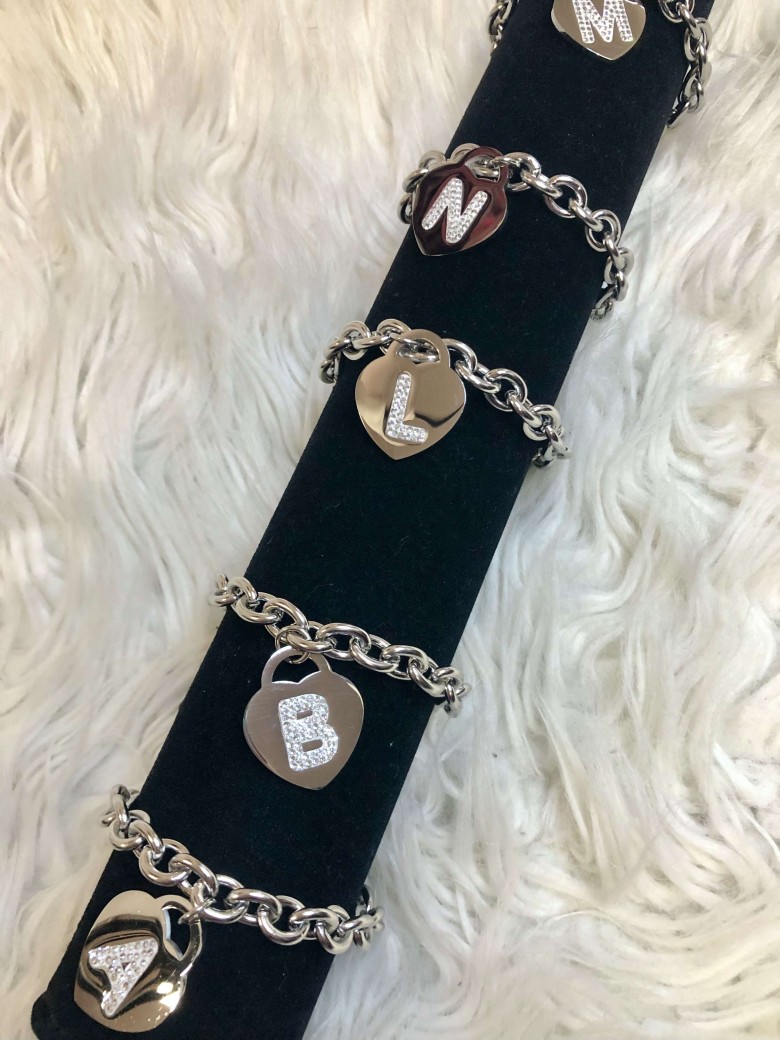 Bracciale iniziale ciondolo a cuore