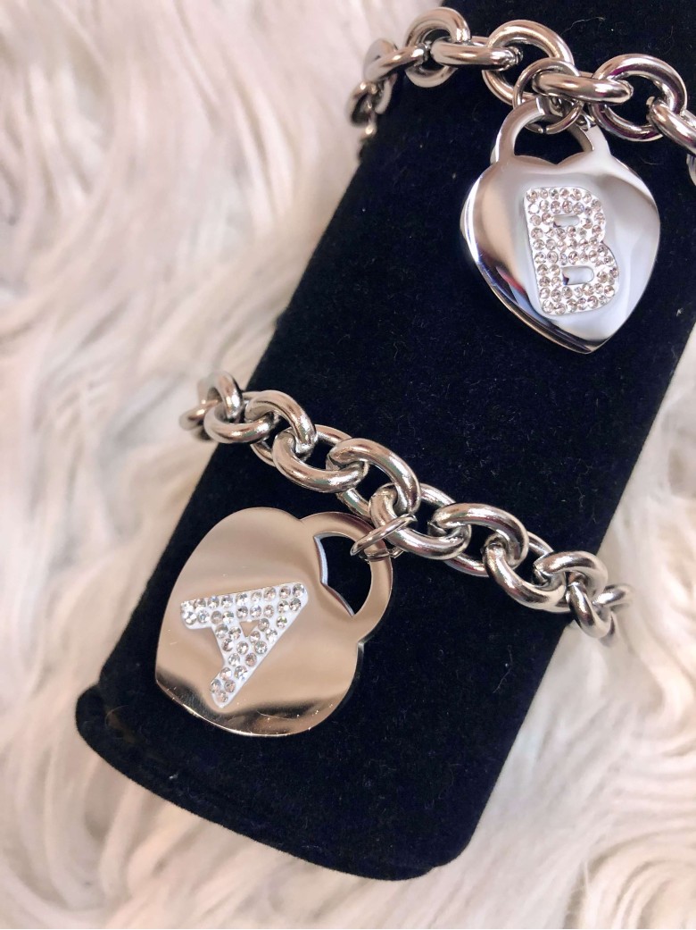 Bracciale iniziale ciondolo a cuore