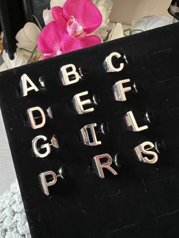 Anello iniziale lettera grande