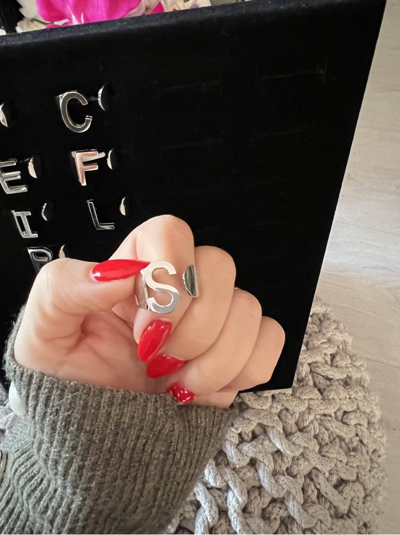 Anello iniziale lettera grande