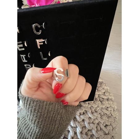 Anello iniziale lettera grande