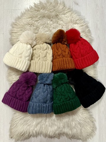 Cappello trecce pon pon 2