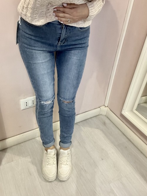 Jeans skinny strappi ginocchio 035