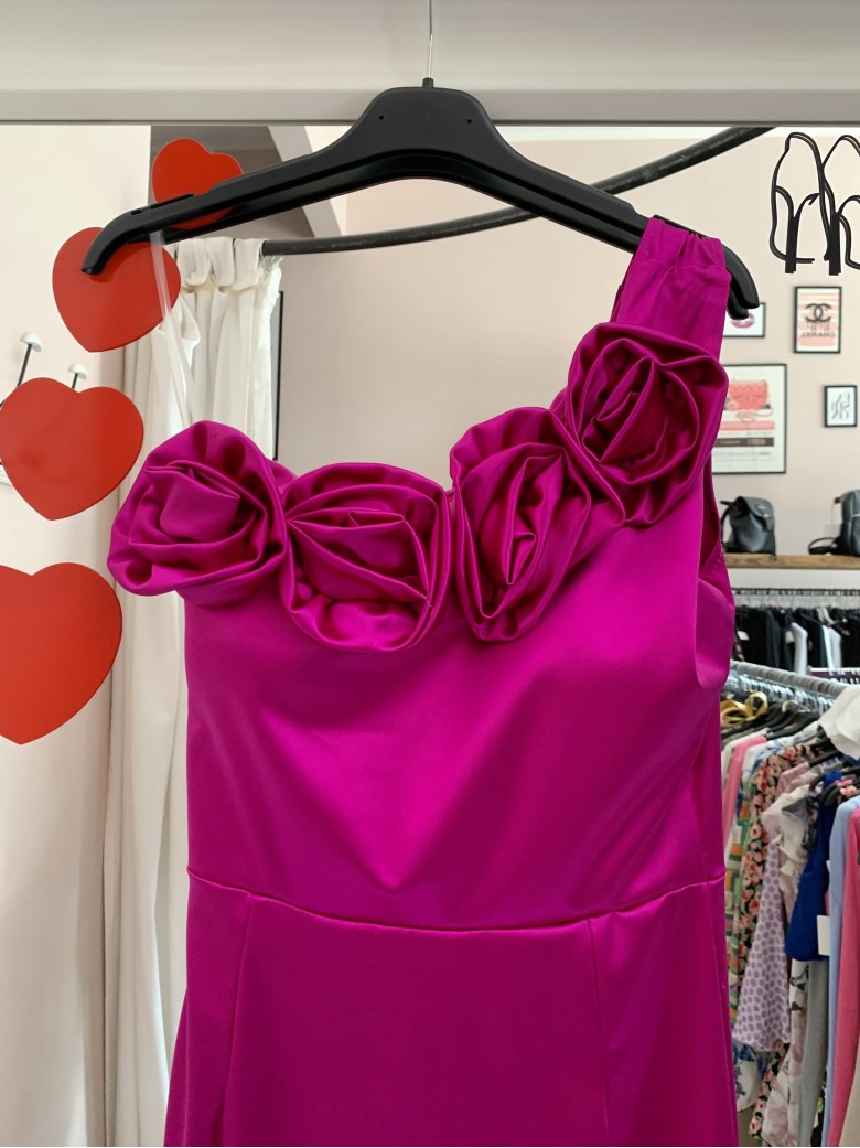 Vestito midi in raso monospalla